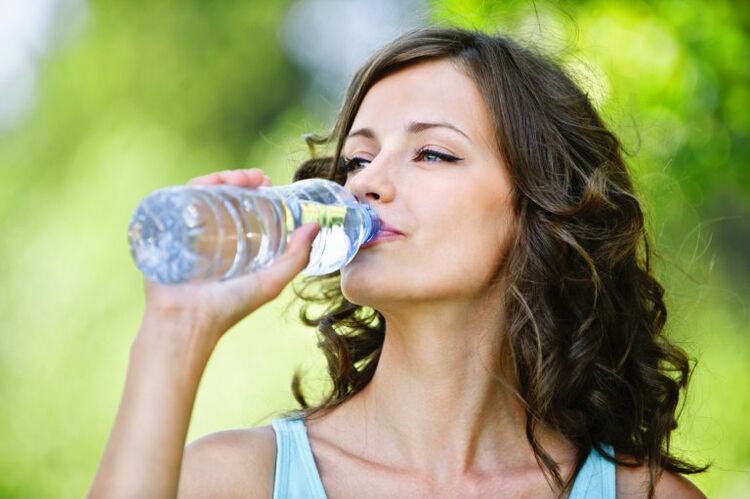 água potável para perda de peso