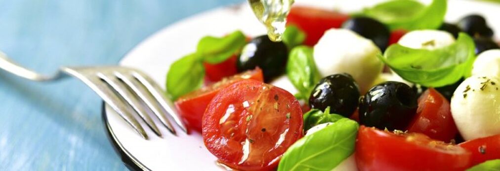 salada de legumes faz parte da dieta mediterrânea