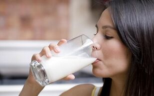 Os cardápios dietéticos de bebida incluem leite desnatado